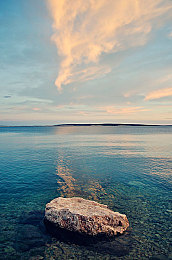 黄短视频app：像素竞速新作颠覆传统，创意拍摄玩法引爆赛车游戏热潮