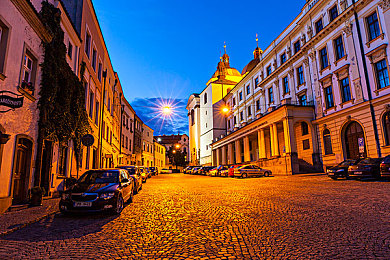 打扑克又疼又哭又叫：《狂飙扑克终极对决》今日上线，双线操作引爆卡牌驾驶新热潮-3