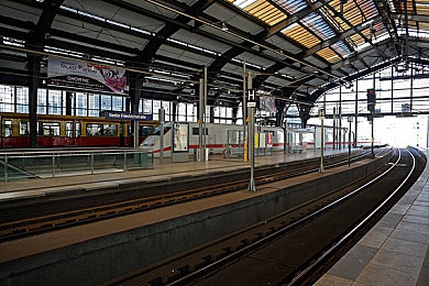 黑料曝光：揭秘赛道背后的权谋，速度与真相的极限抉择-5