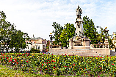 谢俞上课夹震动器：沉浸式驾驶模拟，体感震动开启虚拟飞驰课堂-4